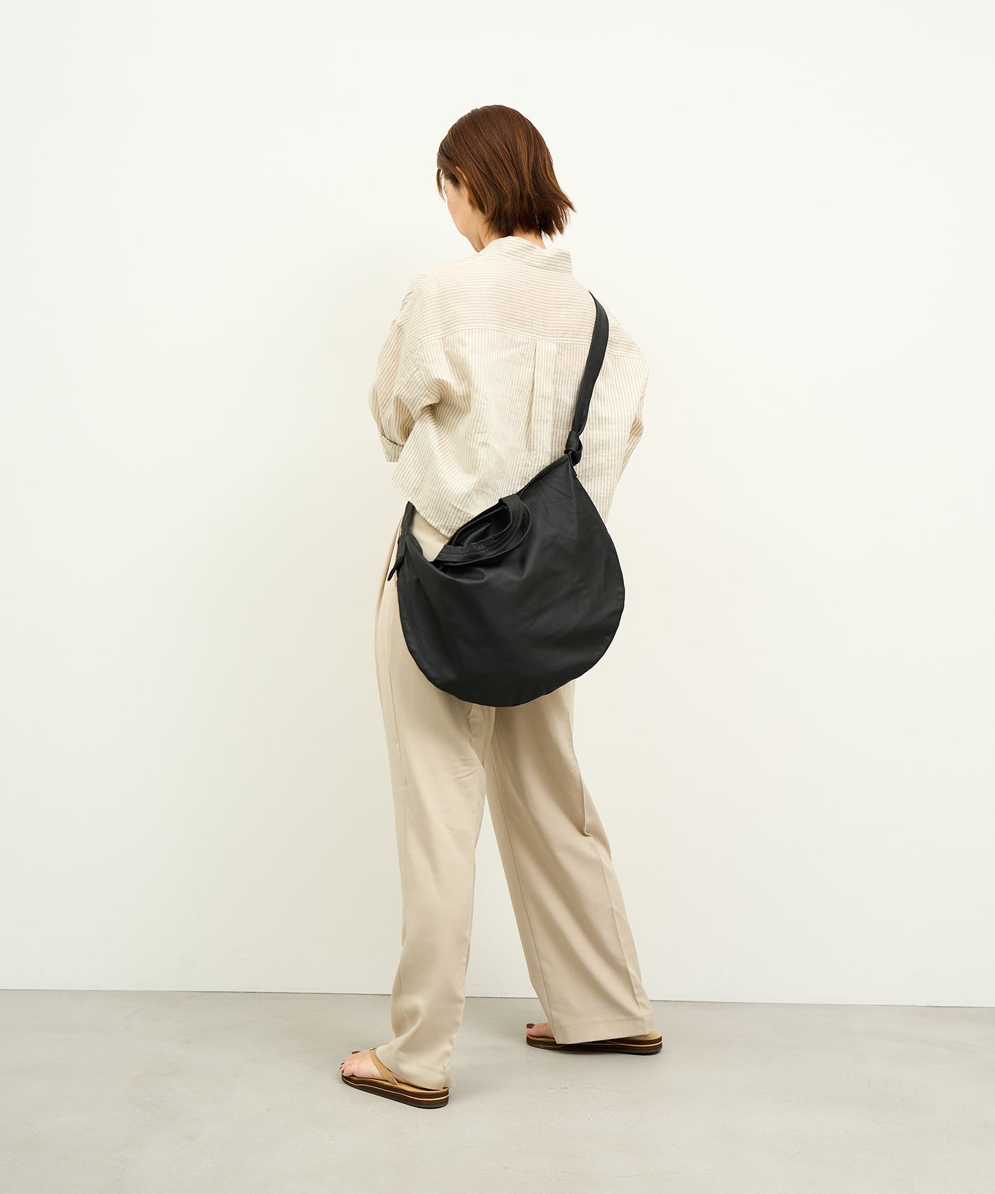 #11 / Circle shoulder bag (black) / goatskin "BARE"