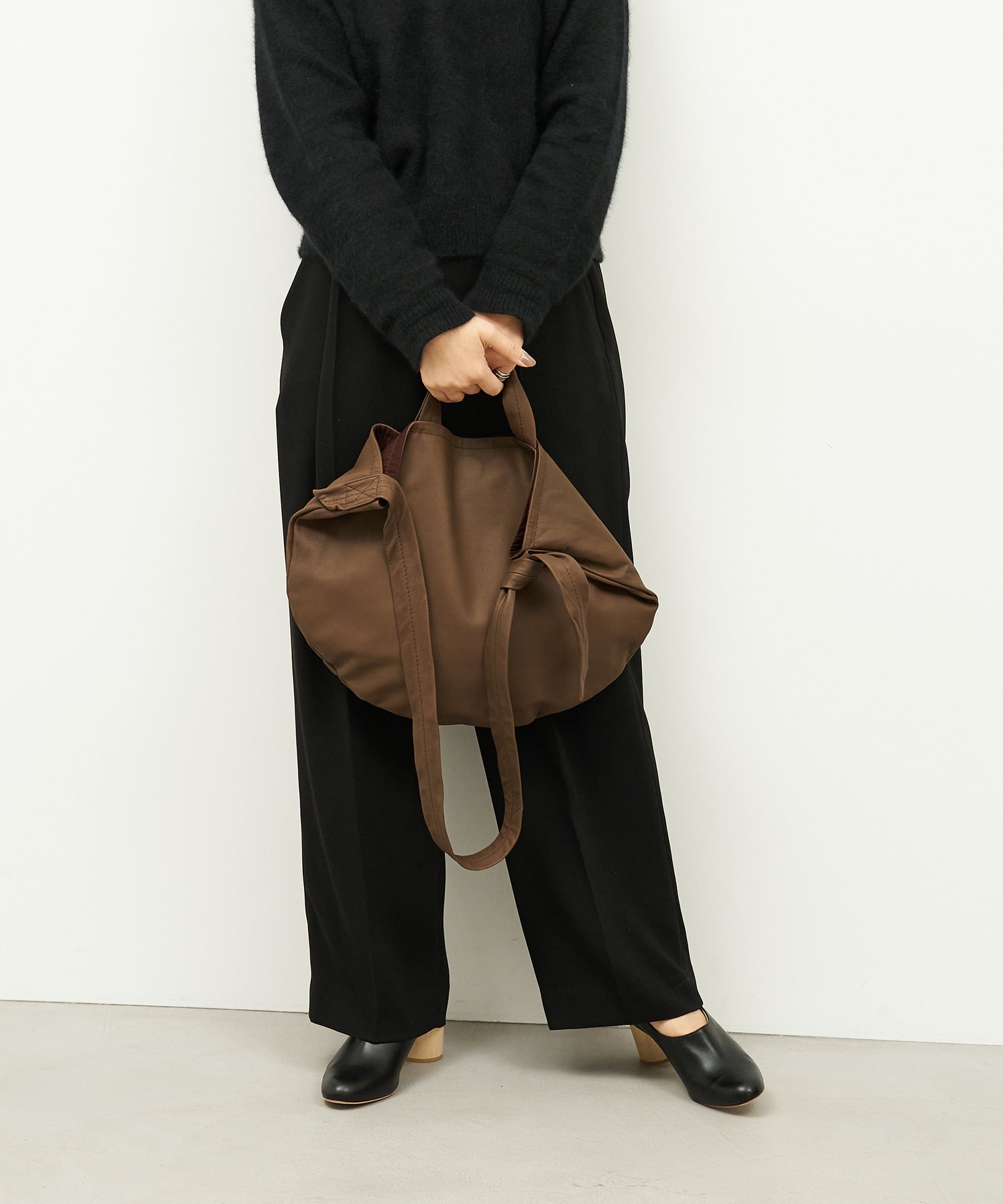 REN Tokyo】Goat Leather Circle Shoulder Bag Adjustable Knot