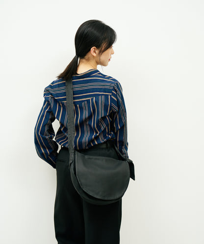 #11/ 圓形翻蓋單肩包 (黑色) / 山羊皮“BARE”