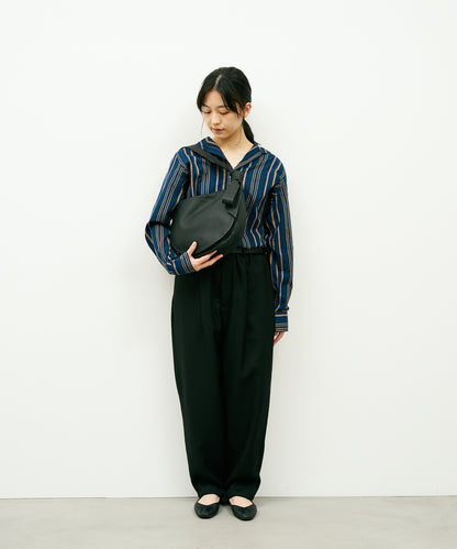 #11/ 圓形翻蓋單肩包 (黑色) / 山羊皮“BARE”