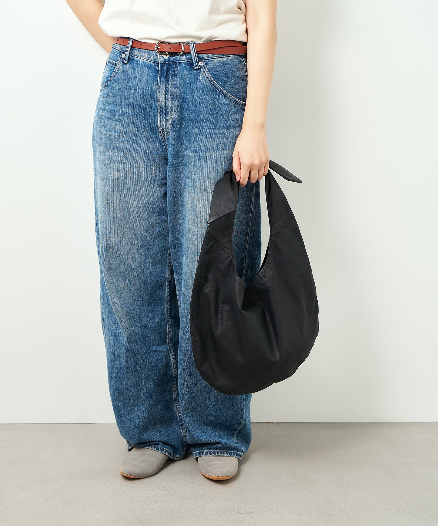 #11/ 圆肩分离（黑色）/ 山羊皮“BARE” 