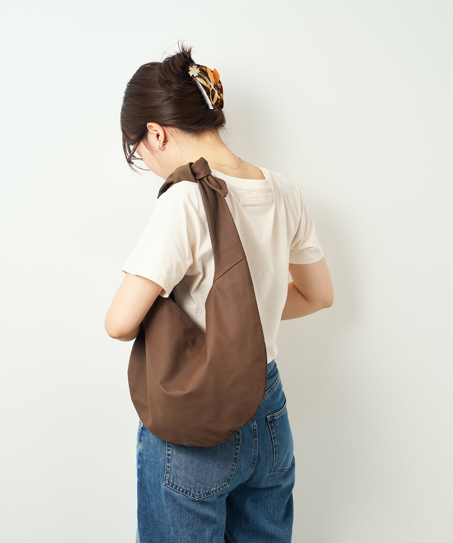 #11/ 圆肩单品（深棕色）/ 山羊皮 "BARE"