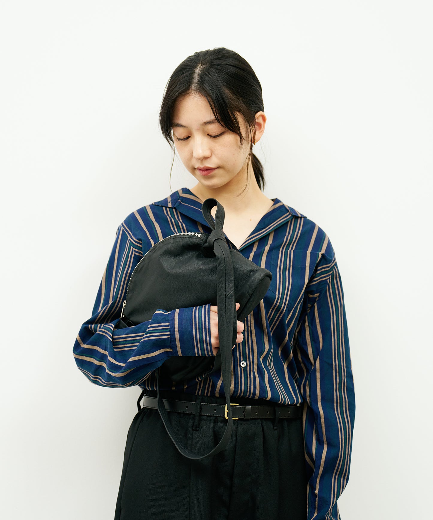 #11/ Arch Zip 單肩包（黑色）/ 山羊皮“BARE”