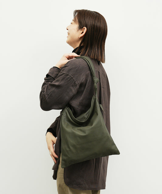 《SALE 20%》Square shoulder bag S /top-zipper（olive）/ goatskin "BARE"