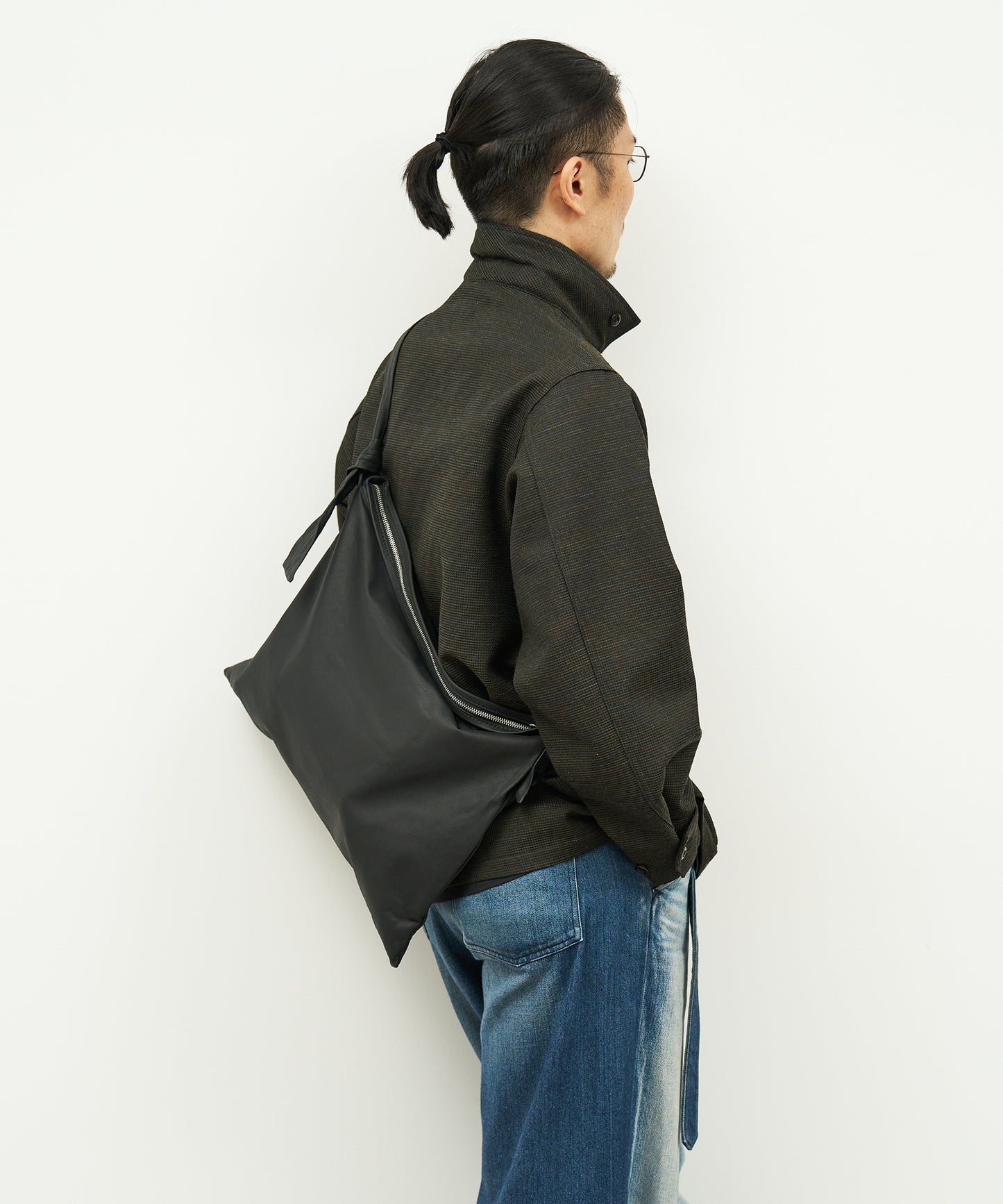 Bolso de hombro cuadrado M (negro) / piel de cabra "BARE" 