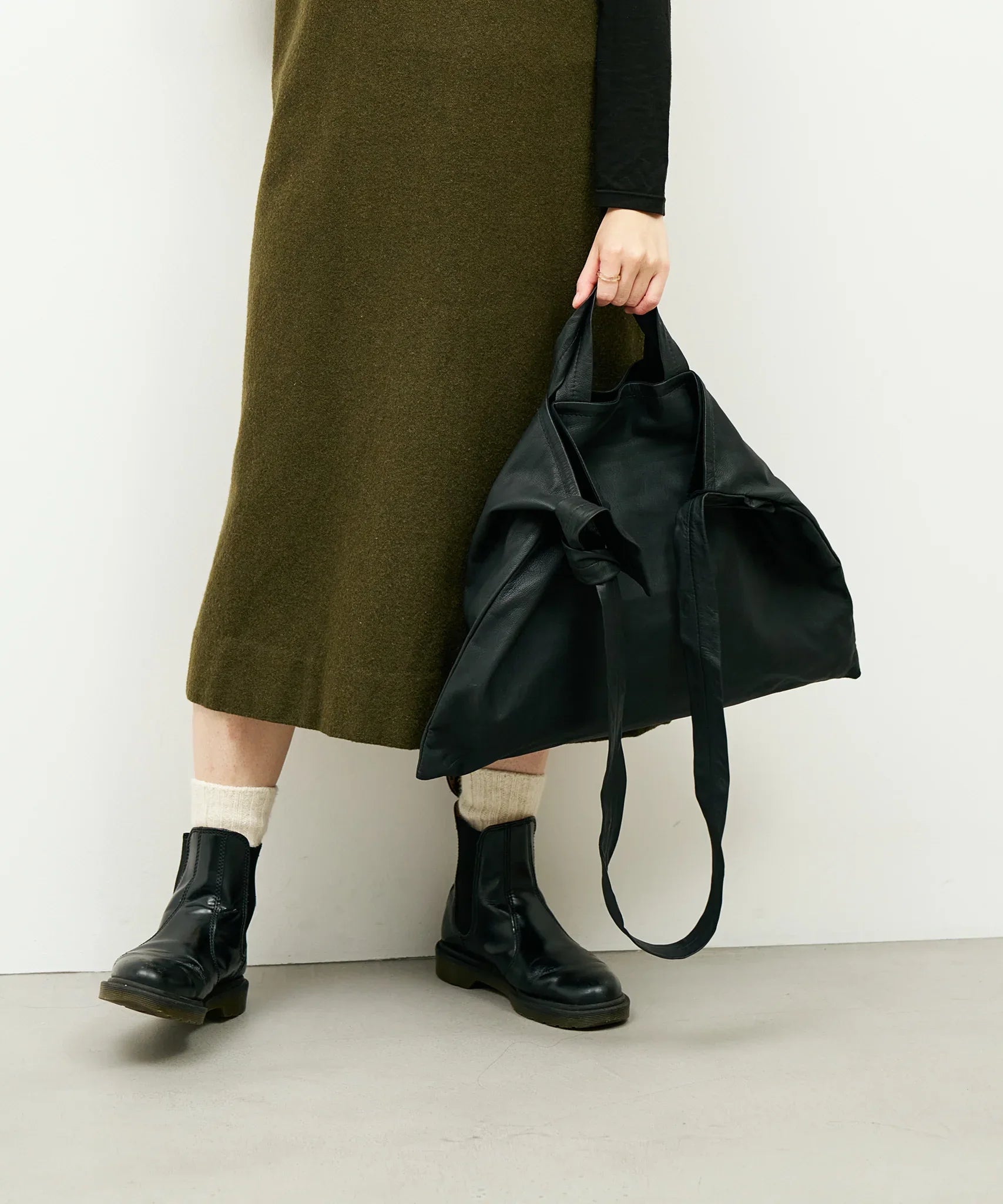 REN / Tokyo】Goat Leather Shoulder Bag | Adjustable Strap, Knot