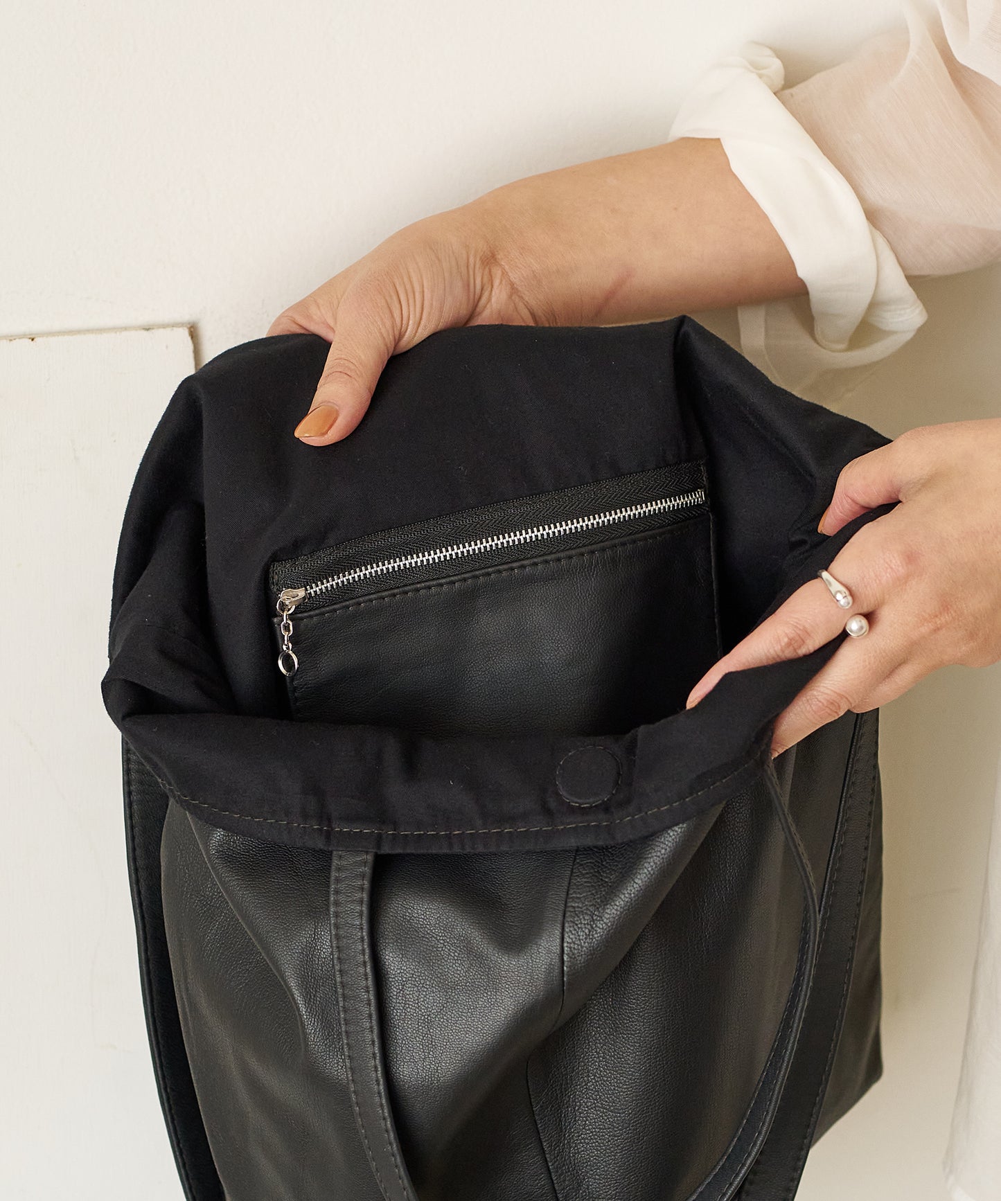 Flux Tote - Black / goatskin Bare