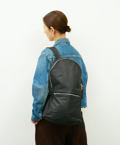 日常背包中号 - 黑色 / 山羊皮裸色