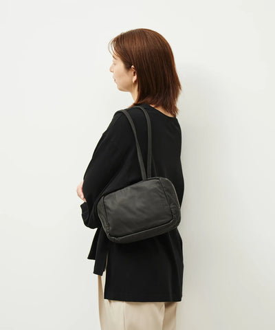 Slouchy box bag S - Black / goatskin Bare