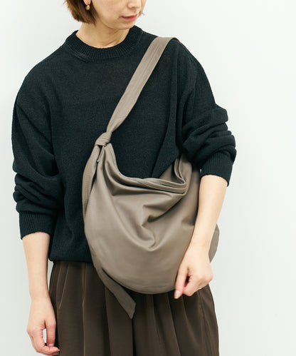 Zip circle shoulder bag M - Greige / goatskin Bare