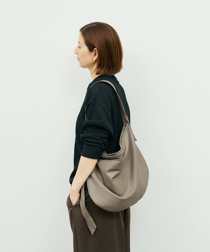 Zip circle shoulder bag M - Greige / goatskin Bare
