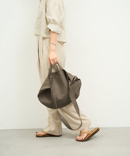 #11b / Circle shoulder bag (greige) / goatskin "BARE"