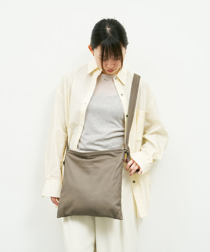 Zip square shoulder bag S - Greige / goatskin Bare