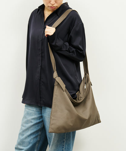 Zip square shoulder M - Greige / goatskin Bare