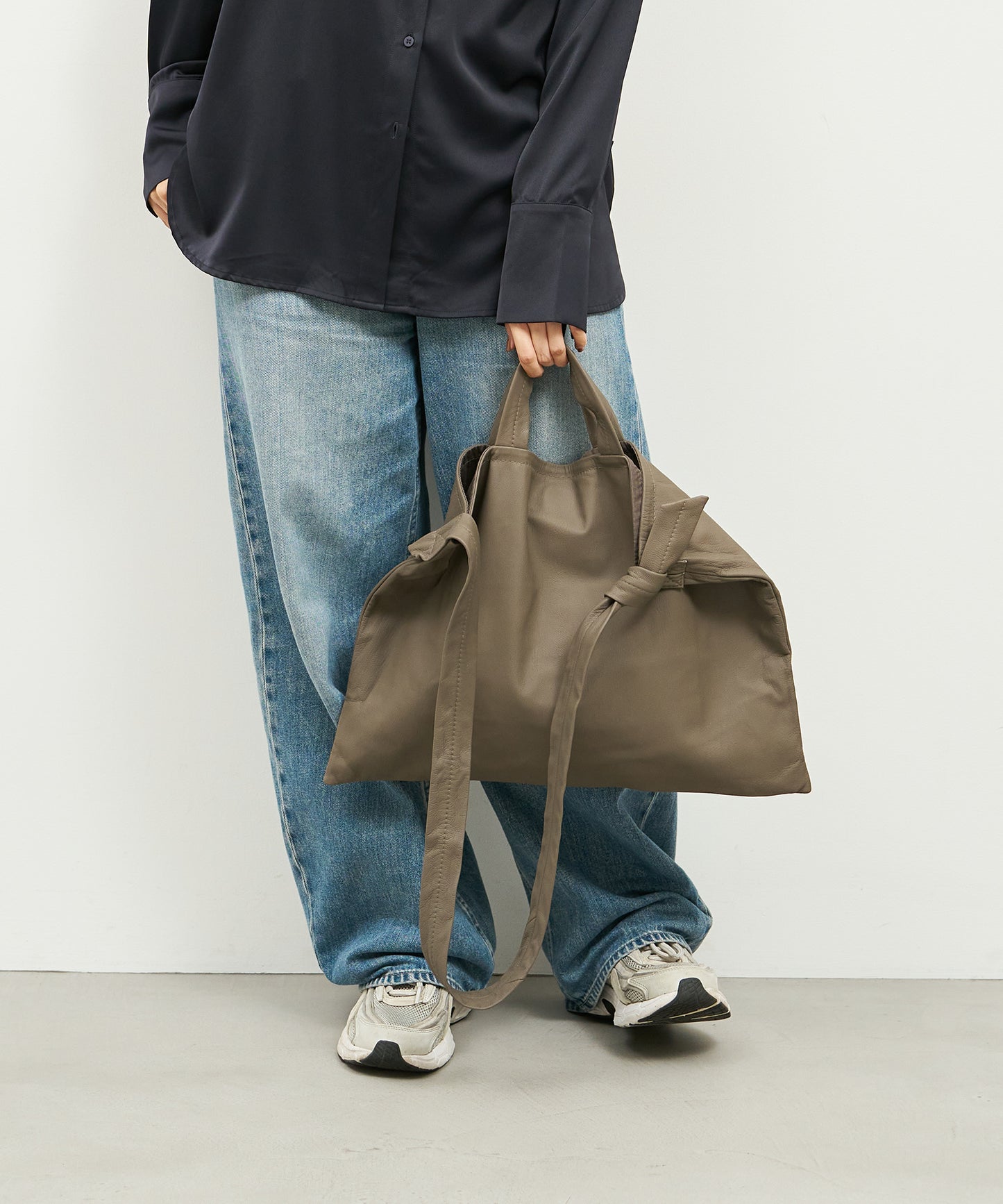 2way Square shoulder - Greige  / goatskin Bare