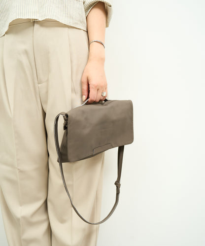 #11b / Clutch shoulder bag (greige) / goatskin "BARE"