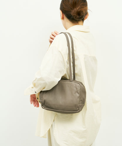 Slouchy Box Bag S - Greige / goatskin Bare