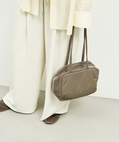 Slouchy Box Bag S - Greige / goatskin Bare