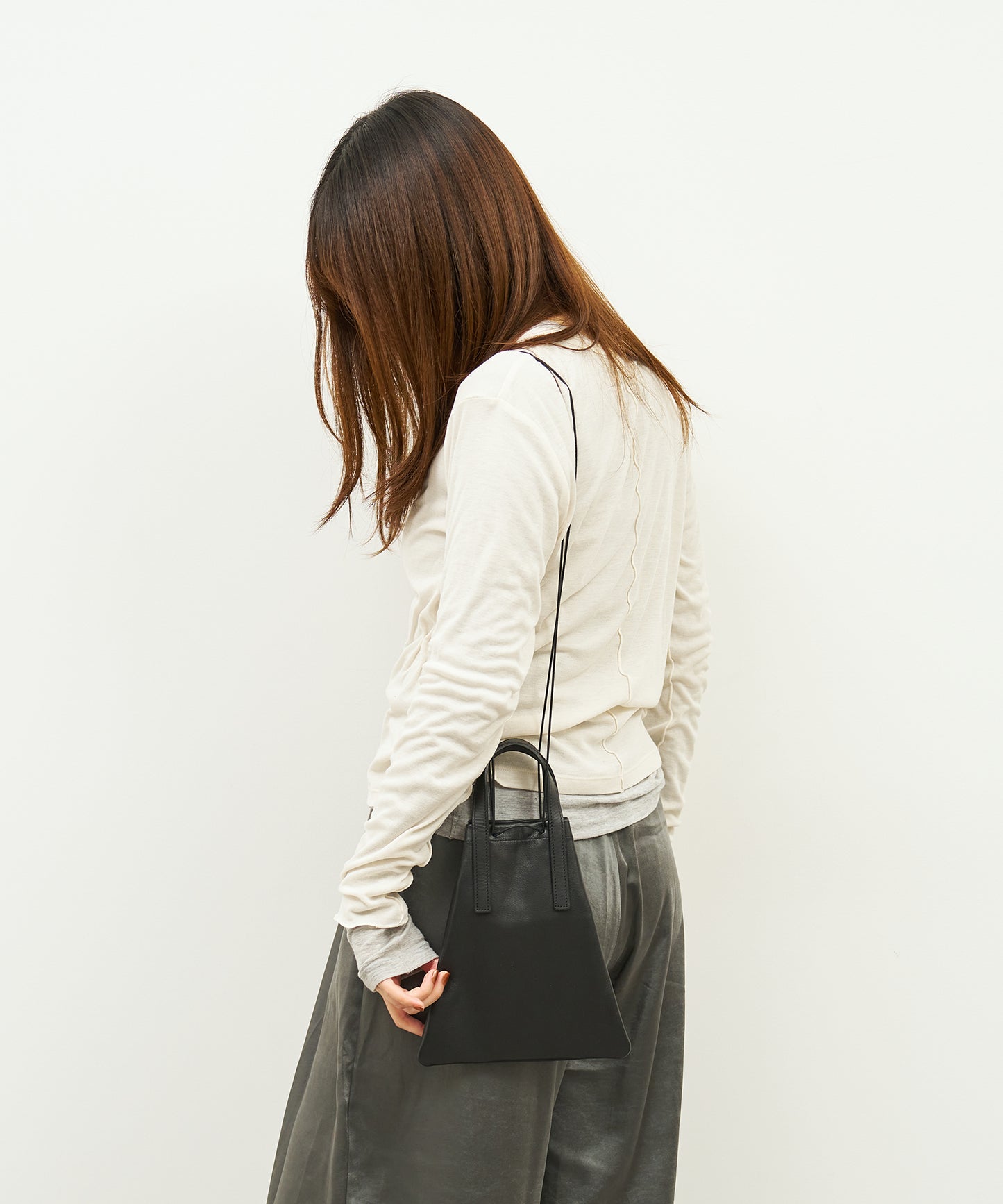 Nes-tote (black) / goatskin "STILL"