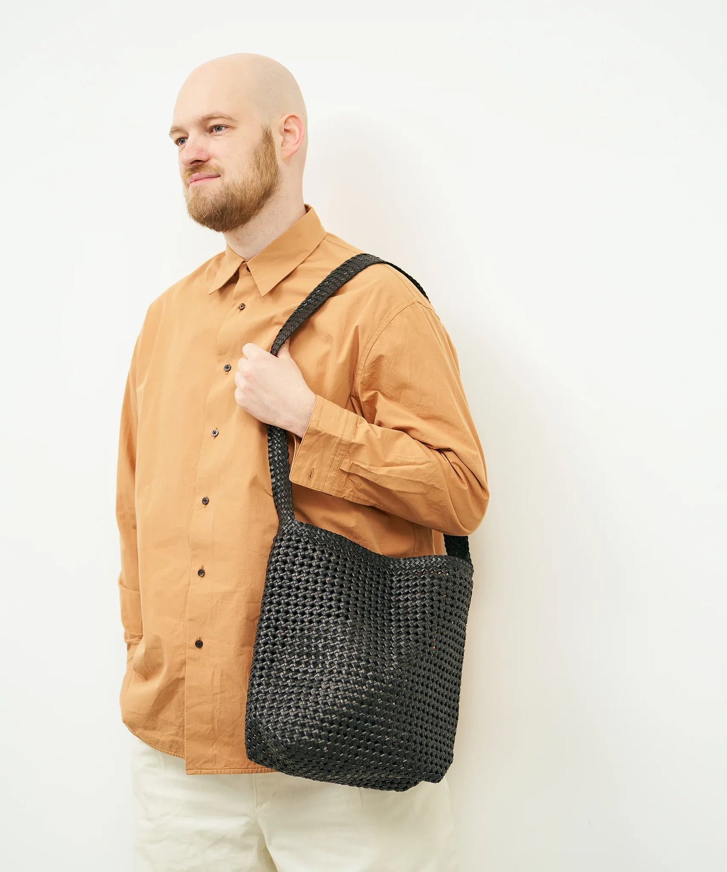 方形肩包（黑色）/山羊皮“GOAT MESH”