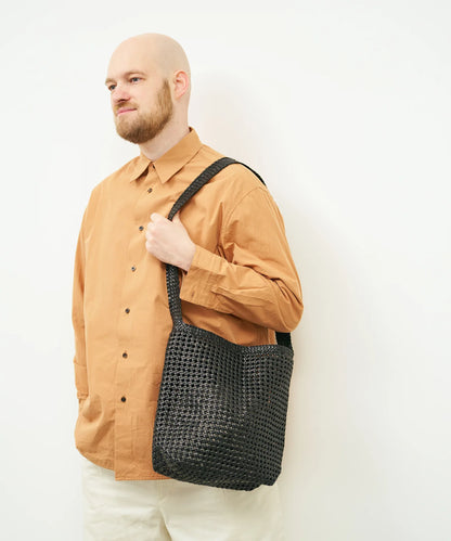 方形肩包（黑色）/山羊皮“GOAT MESH”