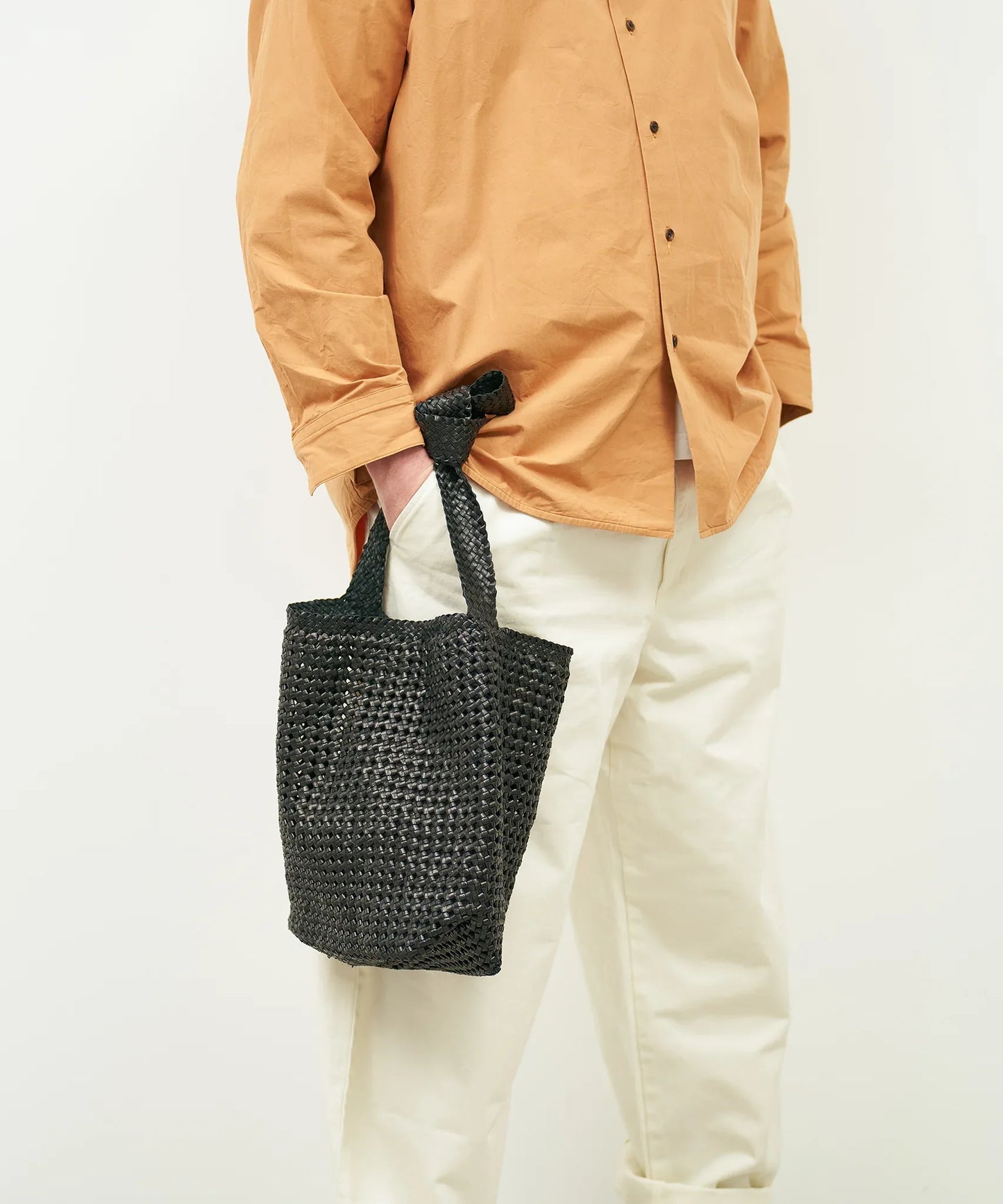 方形肩包（黑色）/山羊皮“GOAT MESH”