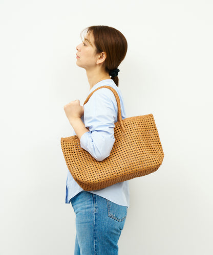 #16/ 籃子手提包 M（駝色）/ 山羊皮“GOAT MESH” 