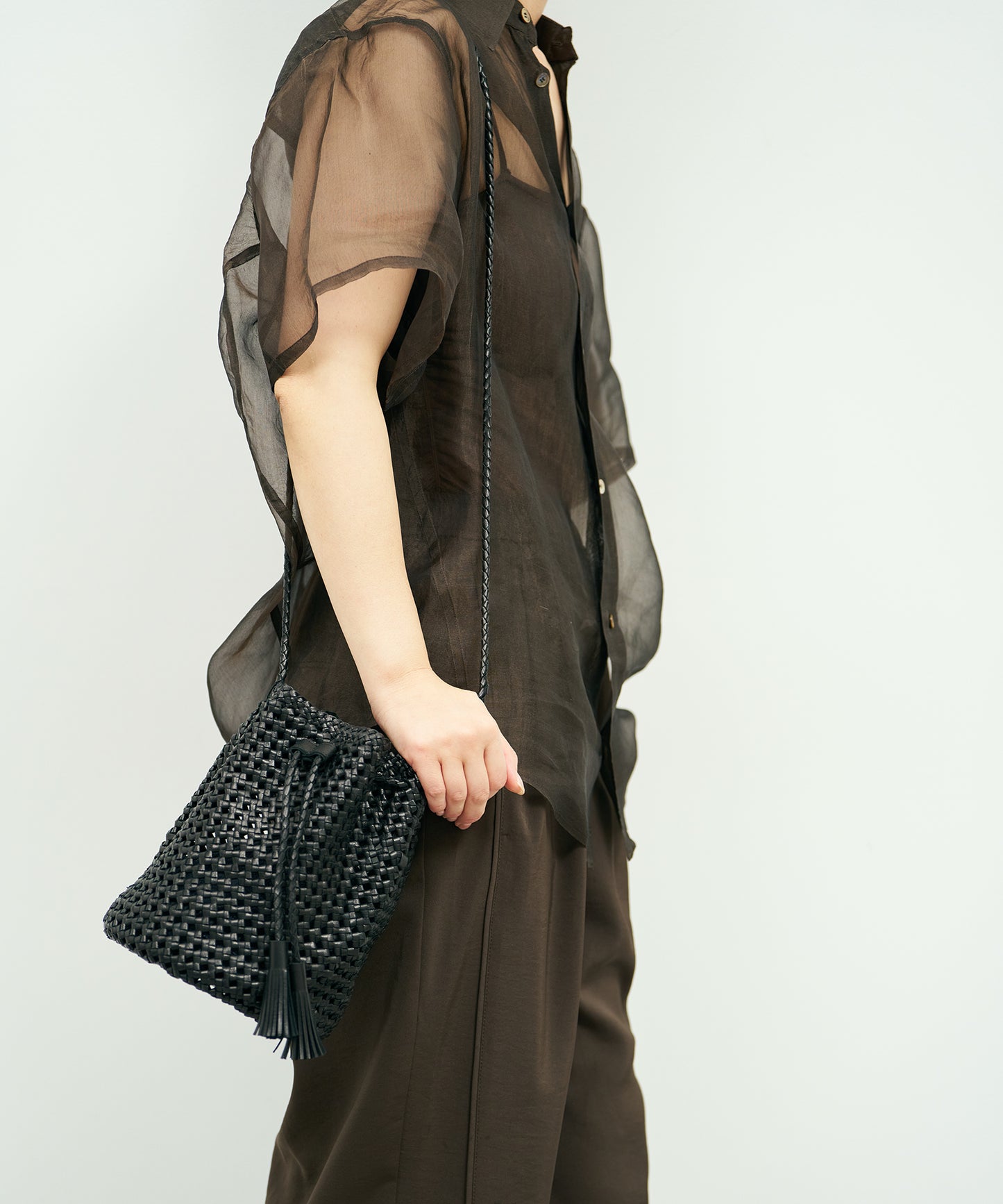 Tassel bottle shoulder bag - Black / goatskin Goat mesh