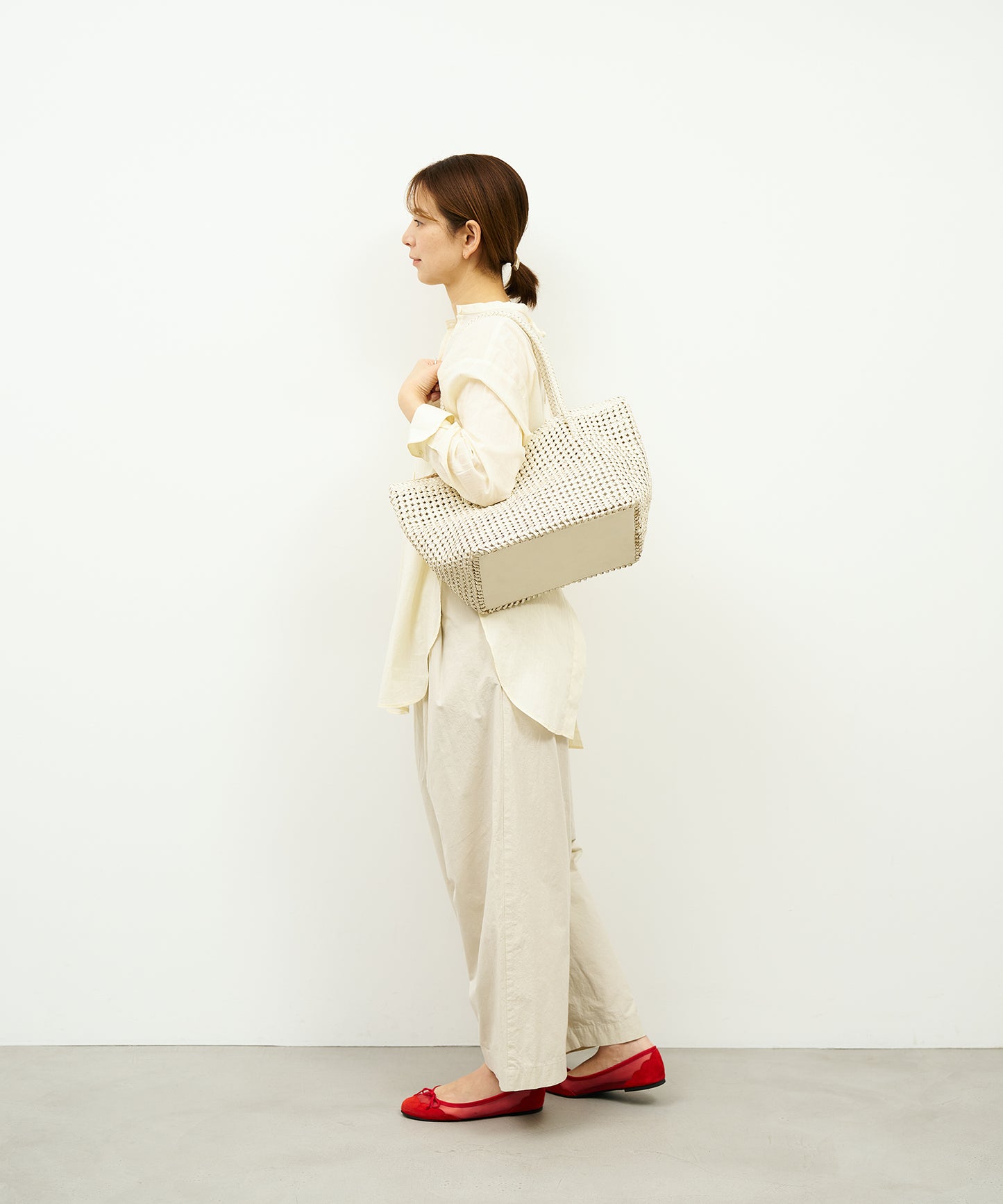 #16/ Book carry (oatmeal) / goatskin "GOAT MESH"