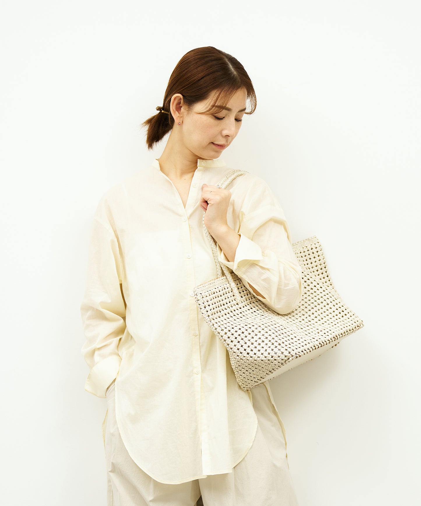 #16/ Book carry (oatmeal) / goatskin "GOAT MESH"