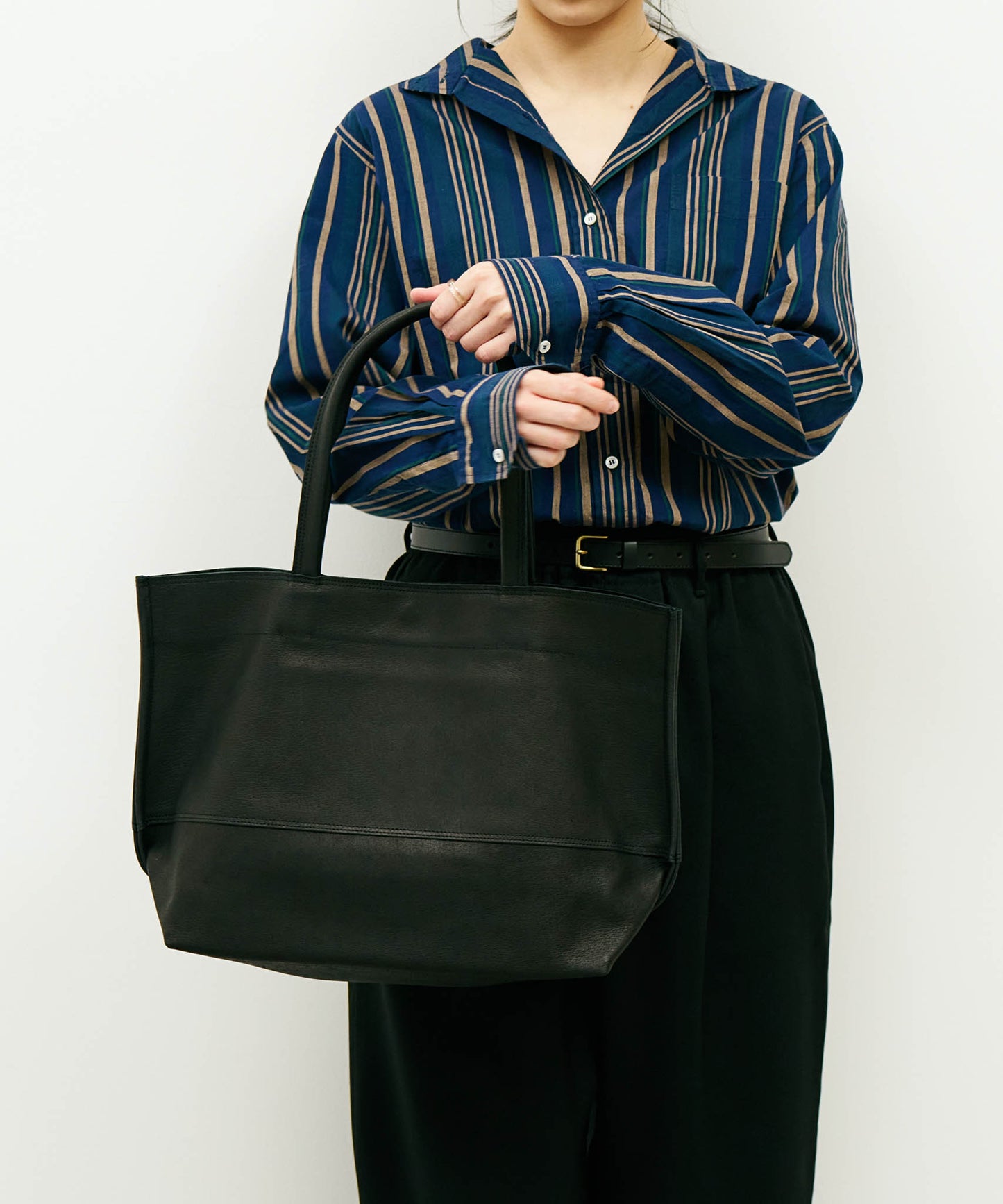 #30 / 宽版托特包 M / 猪皮“HALLIE”