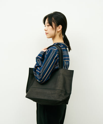 #30 / 宽版托特包 M / 猪皮“HALLIE”