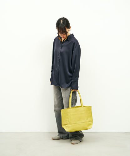 Wide tote bag M - pistachio yellow / pigskin Hallie