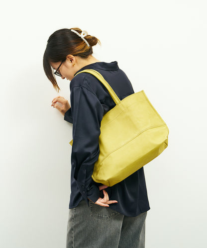 Wide tote bag M - pistachio yellow / pigskin Hallie