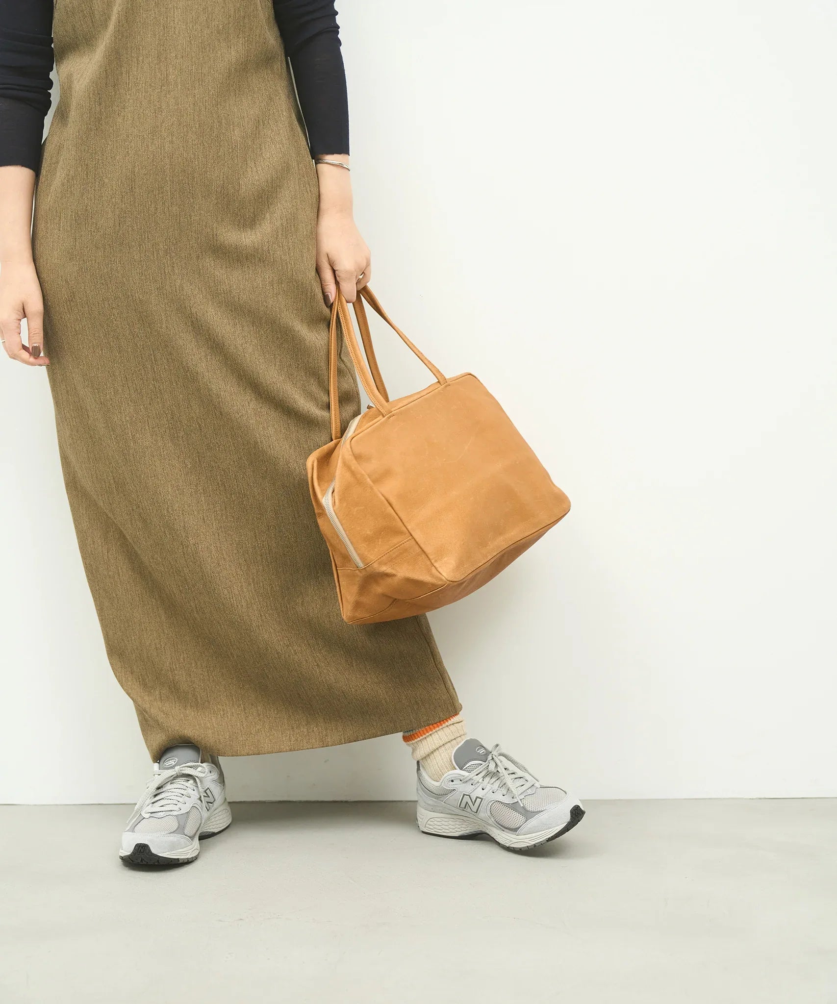 Japanese Leather Square Bag with Zipper - Simple & Lightweight