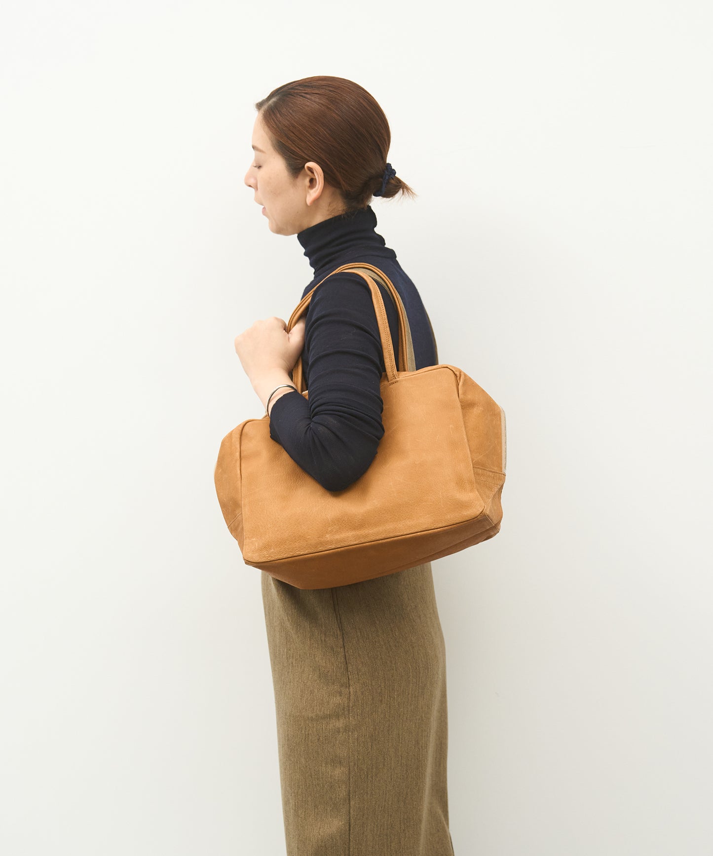 #30/ Square duffel bag M (camel) / pigskin "HALLIE"