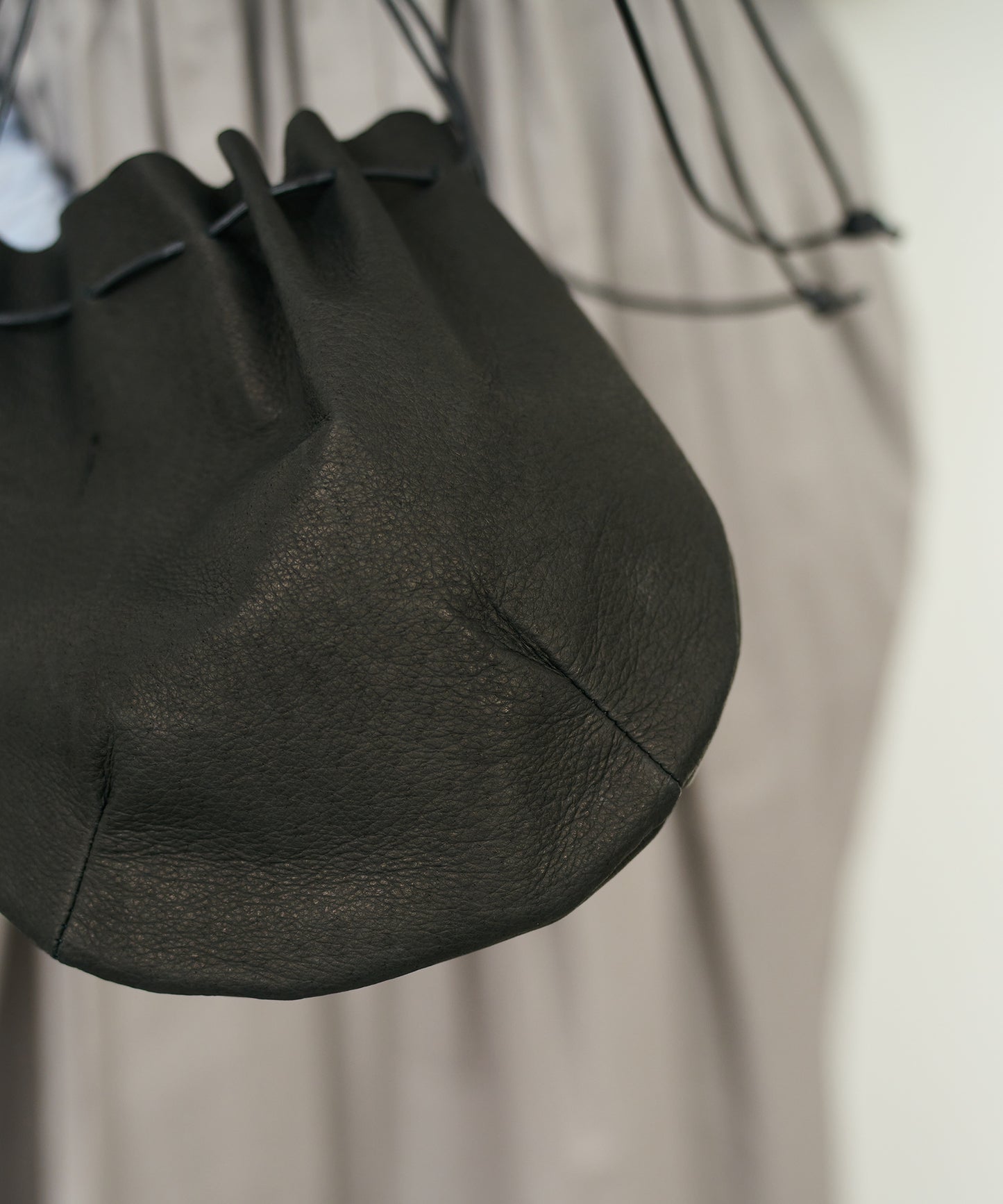 #30/ Balloon pouch (black) / Pigskin "HALLIE"