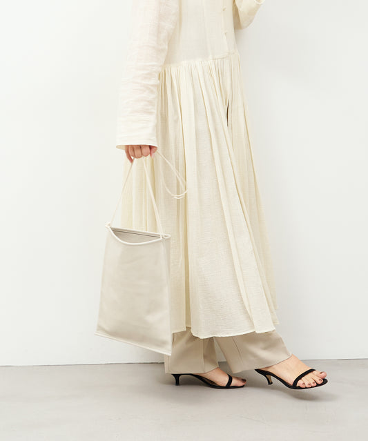 #30/ 扁平单肩包 (燕麦色) / 猪皮“HALLIE”