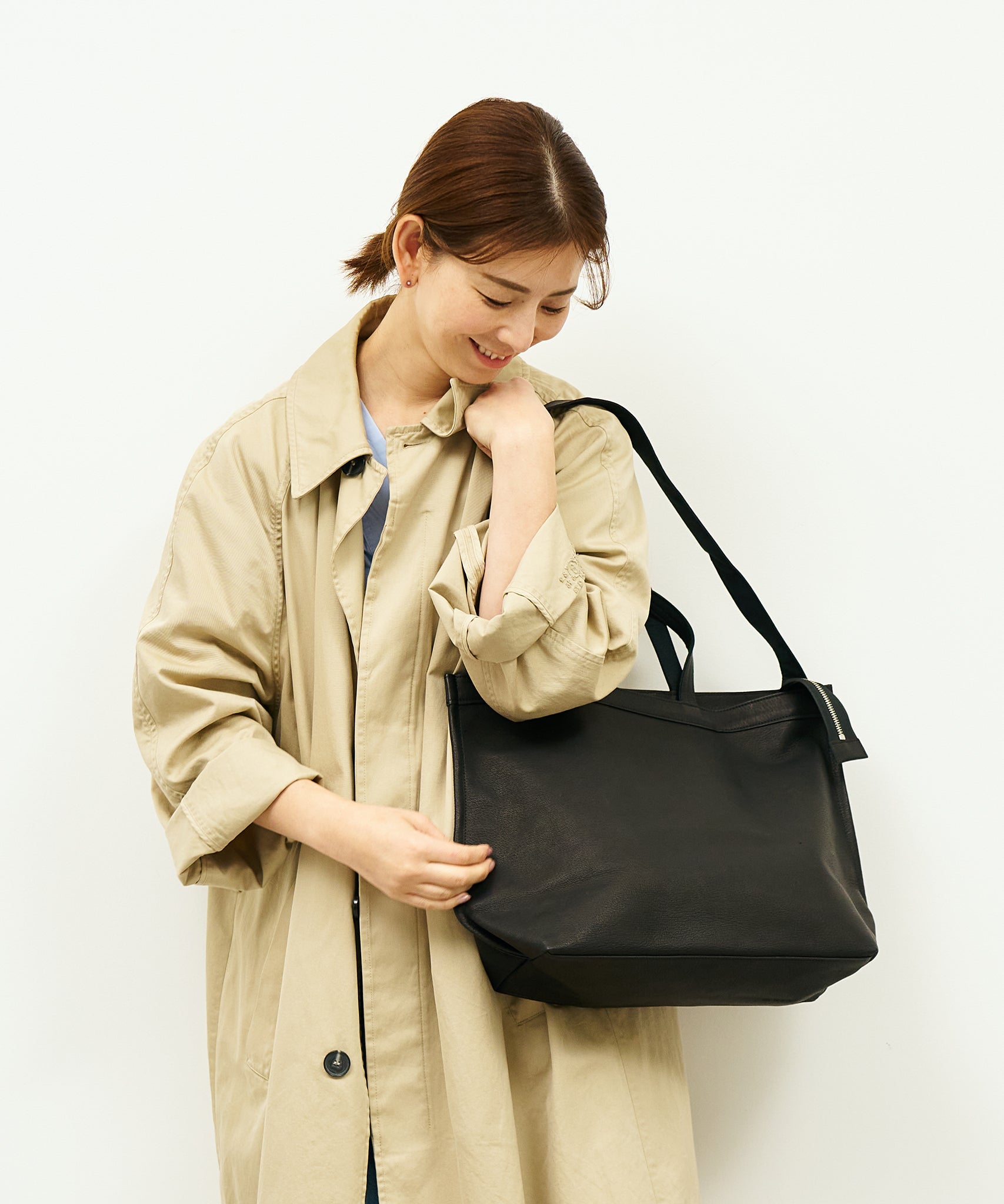 Black Japanese Leather Tote Bag with Zipper | Lightweight Pigskin