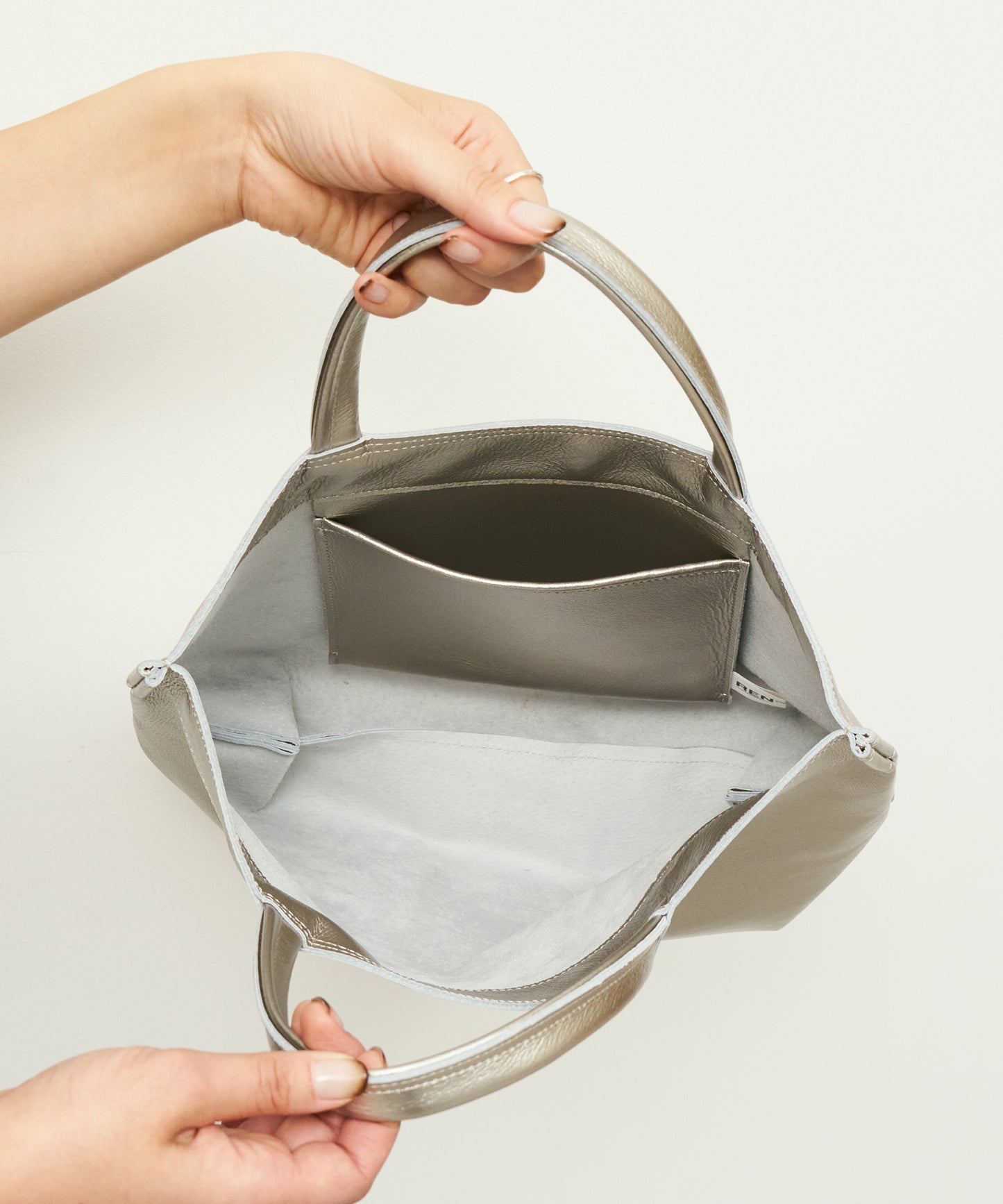 #36/午餐袋S（银色）/猪皮“LUSTRA” 