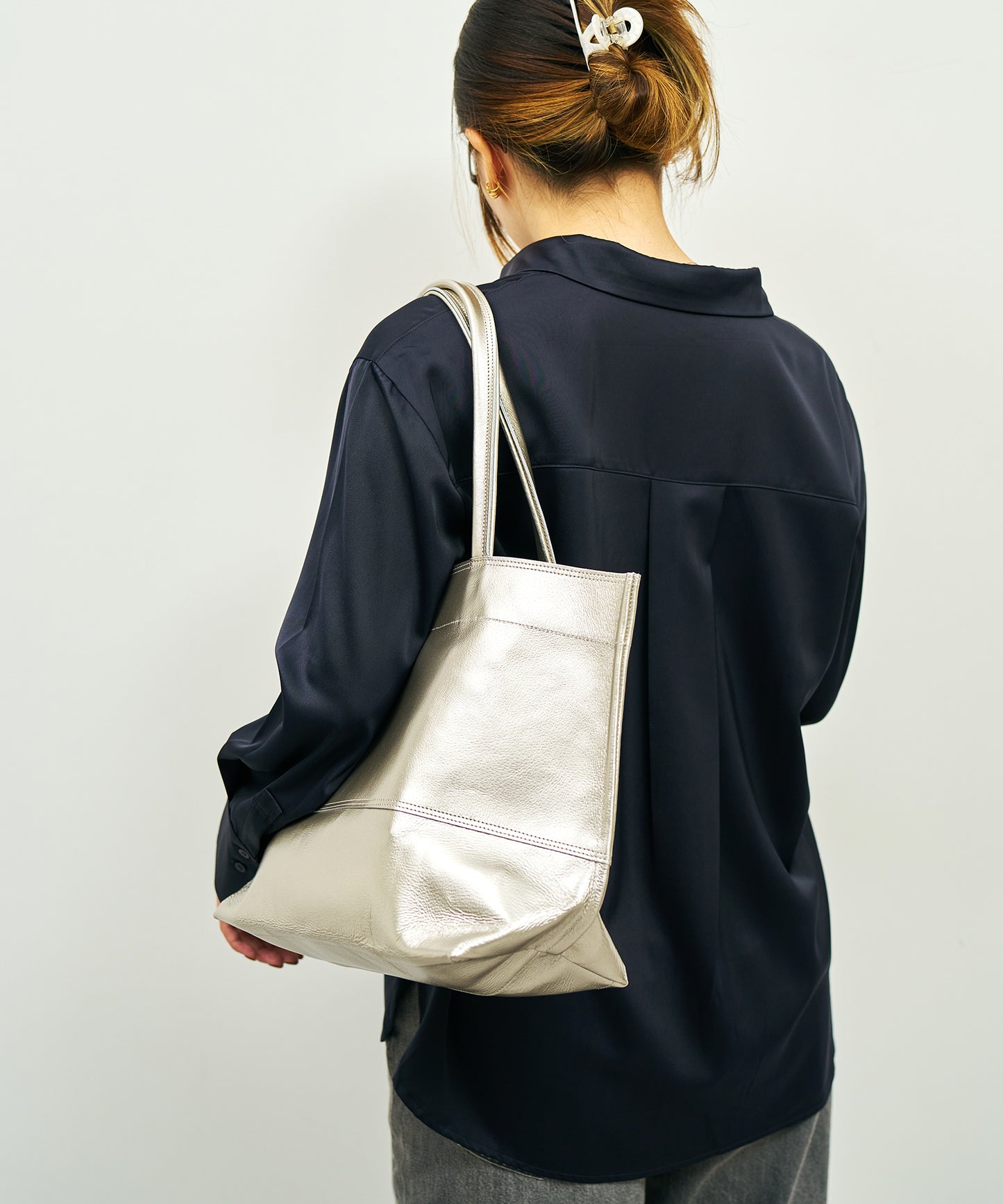 Wide tote M - Silver / pigskin Lustra