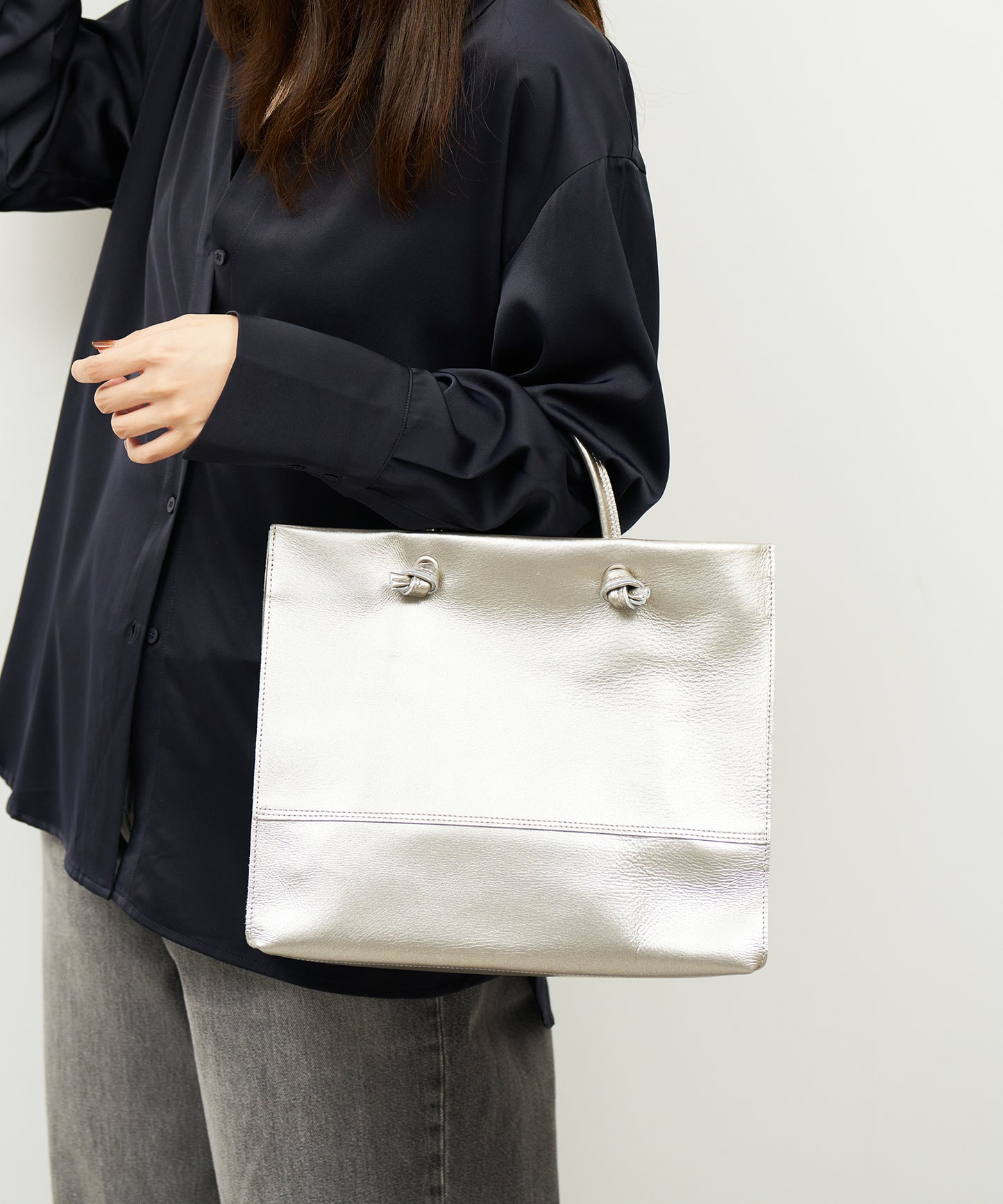 #36/ 日常购物袋 (银色) / 猪皮“LUSTRA” 