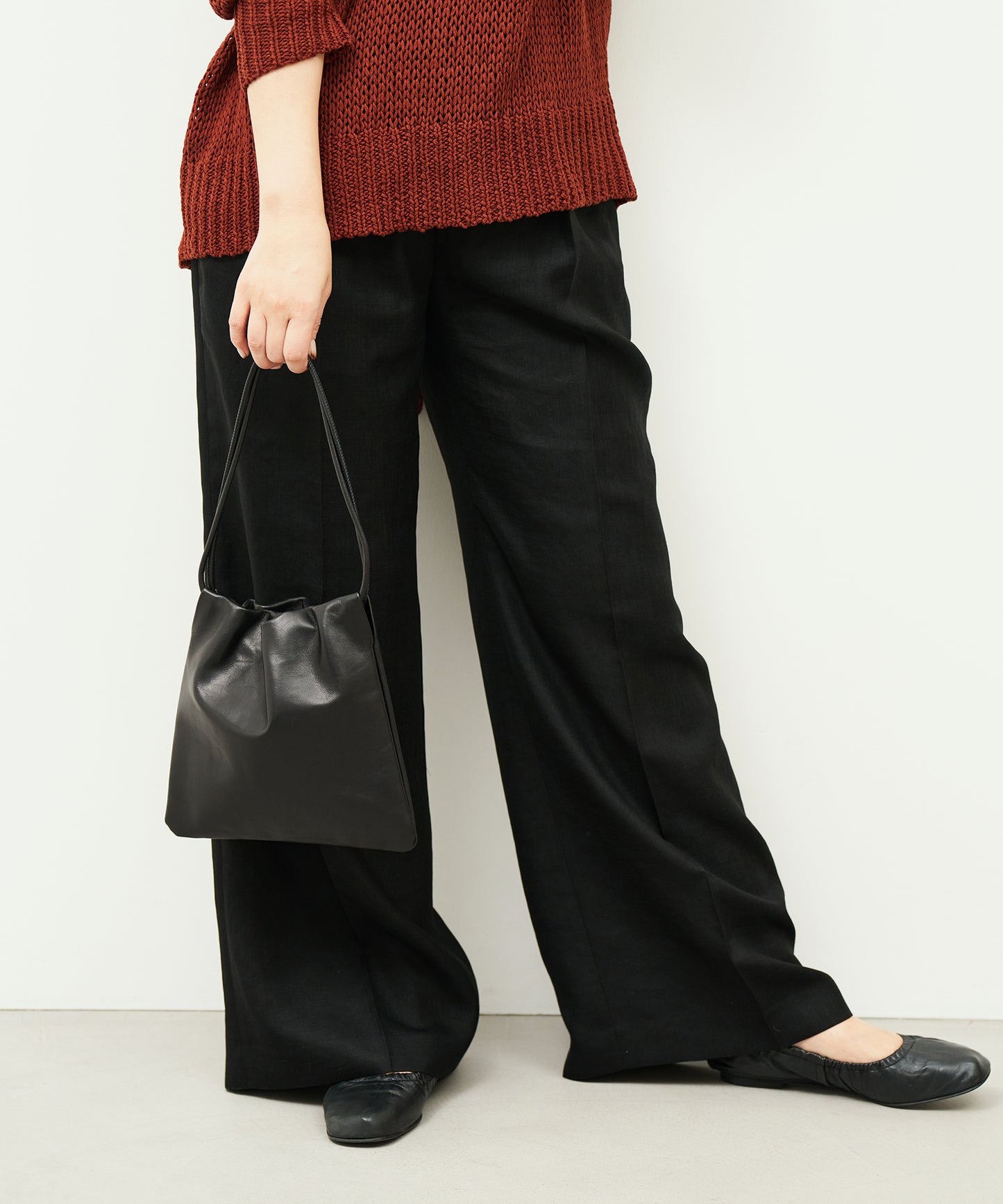 #45/ Float mini tote (黑色) / 牛皮 "APERTO" 