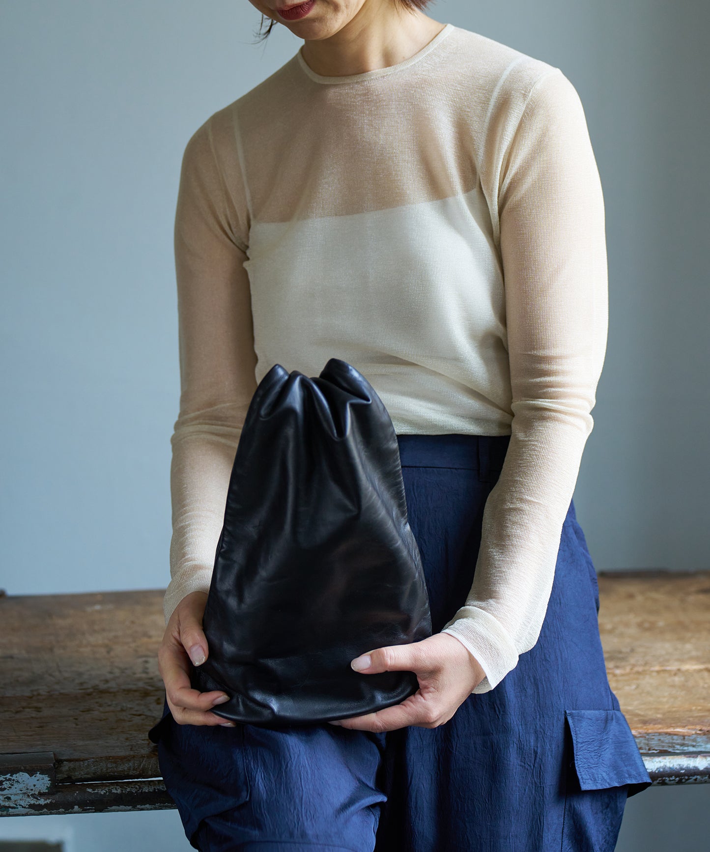 #45/ 袖托特包 (黑色) / 牛皮 "APERTO" 