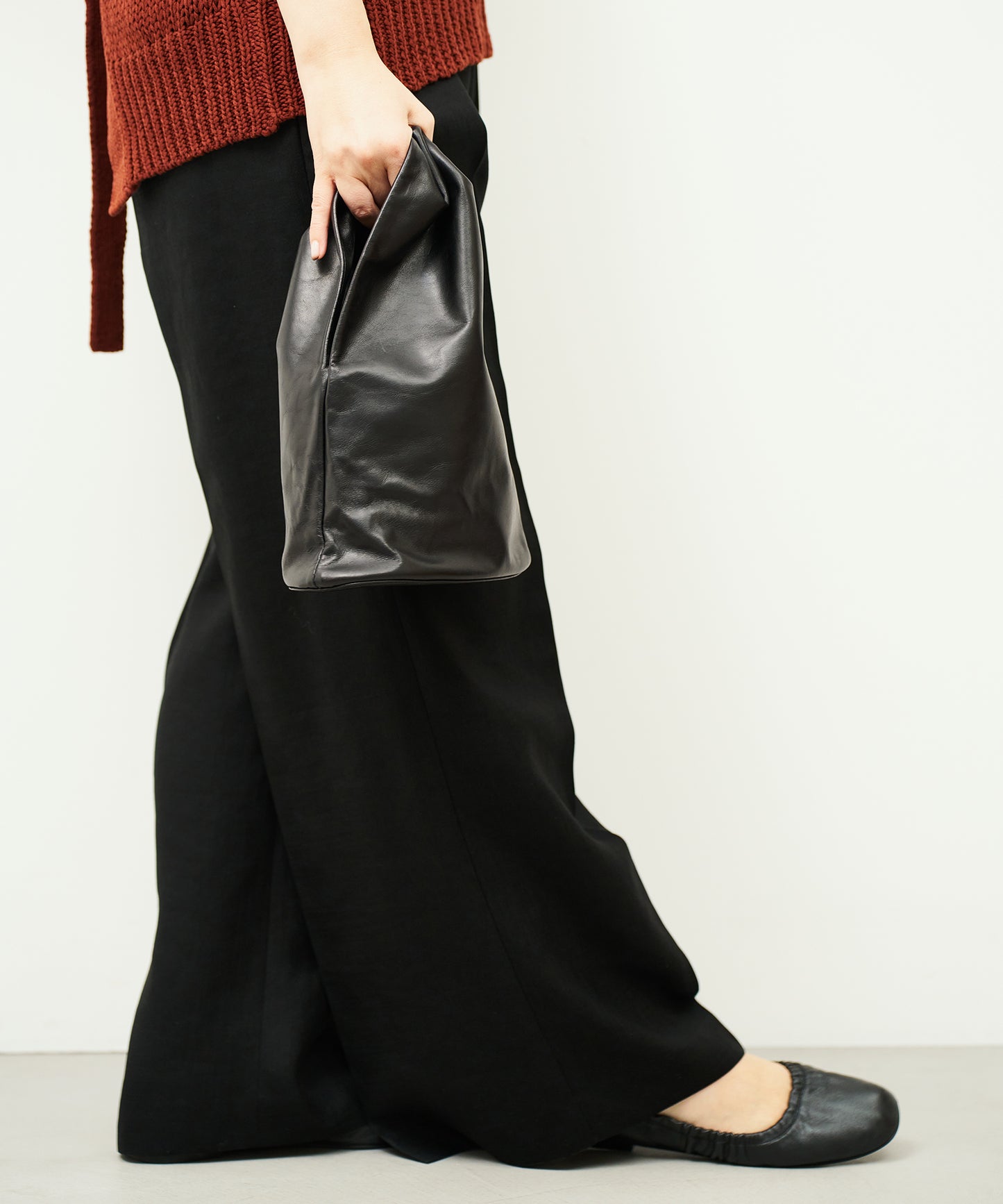 #45/ 袖托特包 (黑色) / 牛皮 "APERTO" 