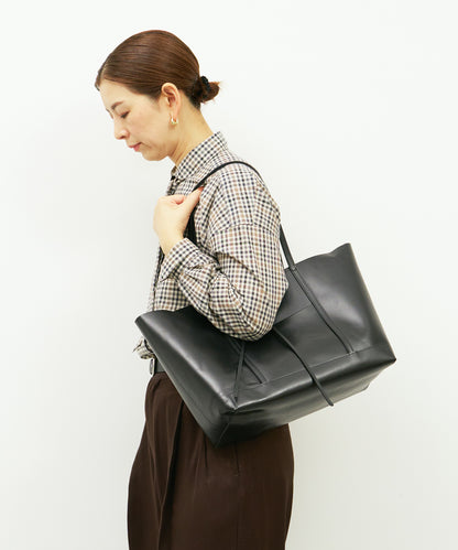 《Limited 5%》Trim Tote - Black / cowhide Aperto