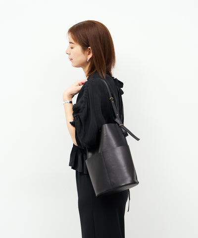 Sleek path - 黑色 / 牛皮 Aperto