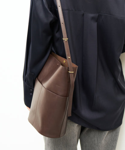 #45/ 光滑路径（苦棕色）/ 牛皮“APERTO”