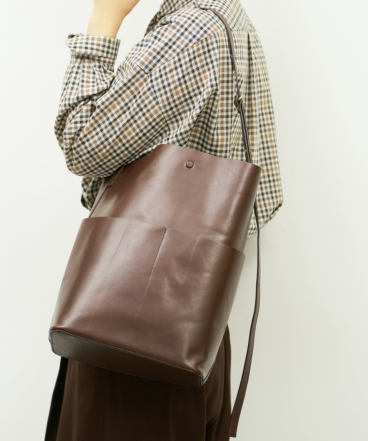 《Limited 5%》Sleek Path Cargo - Bitter brown / cowhide Aperto