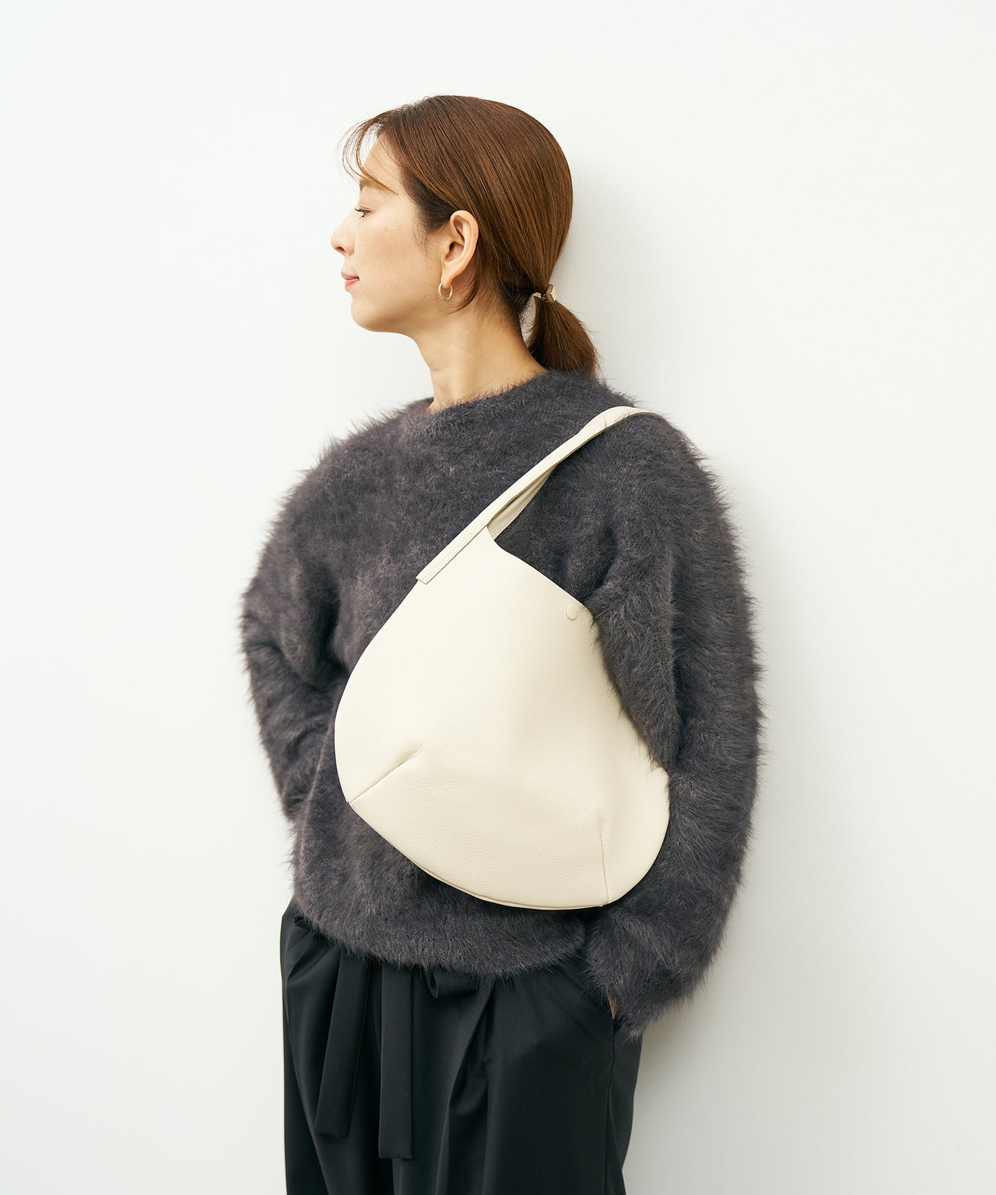 EOS / #52 / 圓形手提包 / 牛皮“VALENCIA”